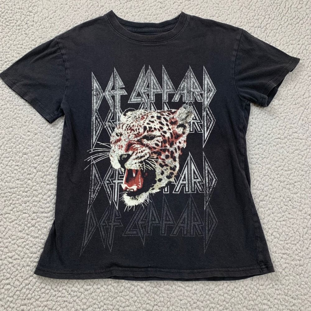 Def Leppard T-Shirt Mens Small Black Cotton Leopard Graphic Band Tee